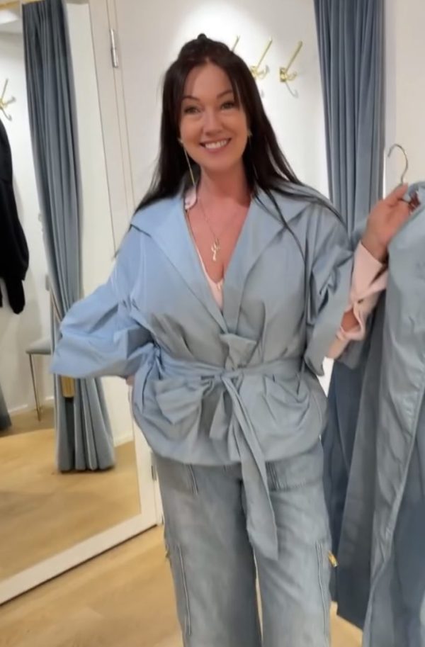SIMPLICITY - light blue jacket